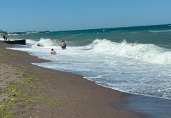 Karadeniz'in hırçın dalgaları Akçakoca'da 2 metreyi aştı!