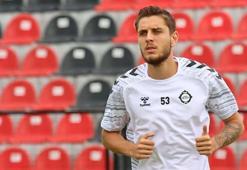 Altay'dan parasını almayınca çantasını toplayıp ayrıldı