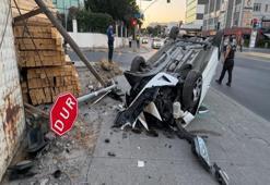 Avcılar'da korkunç kaza: Önce otomobile, sonra levhaya sonra direğe çarptı!
