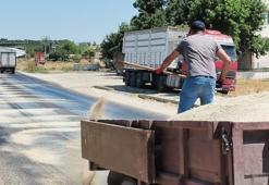 Edirne'de kavurucu sıcaklar asfaltı eritti! Ekipler yola kum serdi