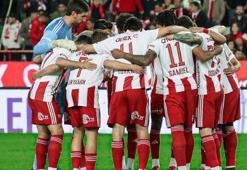 Süper Lig'den düşünce ayrıldı, İstanbul takımına imzayı attı