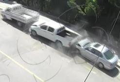 Otomobilin park halindeki araçlara çarptığı kaza kamerada