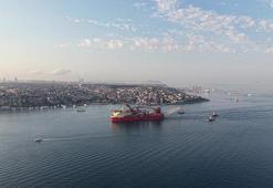 İstanbul Boğazı’nda dev geçiş! 215 metrelik JSD6000 için trafik çift yönlü durduruldu