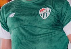 Bursaspor'a hayırlı olsun! 19 yaşındaki milli yıldız imzayı attı