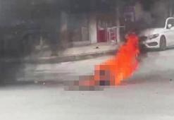 Hatay'da zihinsel engelli şahıs üzerine benzin döküp kendini yaktı: Korku dolu anlar kamerada