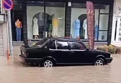 Tavşanlı'da yarım saat süren sağanak hayatı olumsuz etkiledi