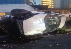 Bakırköy'de hakimiyetini kaybetti: 2 araca birden çarptı