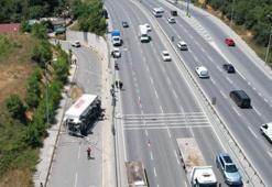 Arnavutköy'de facianın eşiğinden dönüldü! Bariyerleri aşan kamyon yan yola devrildi