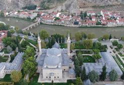 Şehzade özellikle yaptırmış! Dikkatli bakınca görülüyor, işte 540 yıllık caminin kapısındaki gizemli işaretin sırrı....