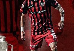 Çorum FK gece yarısı gelen haberle sarsıldı! Takımın yıldızı çantasını toplayıp gitti