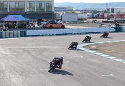 Milli motosikletçiler ve oyuncu Kıvanç Tatlıtuğ Kocaeli'de piste çıktı! Sporcular yeni tesise tam not verdi.