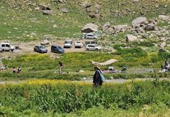 Yaz sıcağında bir doğa harikası: Cennet cehennem vadisi ziyaretçi akınına uğradı