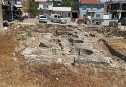 Bursa'da definecilerin ve çöplerin arasında kalan Roma mirası kurtarılmayı bekliyor