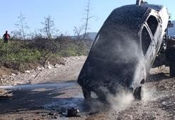Park halindeki otomobilde çıkan yangın ormana sıçradı
