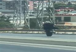 Esenyurt'ta motosikletli herkesi tehlikeye attı: Tek teker üzerinde dakikalarca ilerledi