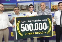 Batmanlı öğrenci LGS'den 500 tam puan aldı! Sınava hazırlandığı kurs merkezi 500 bin TL ödül verdi