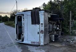 Tır ile çarpışan işçi midibüsü devrildi 13 kişi yaralandı