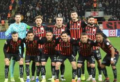 Çorum FK formasıyla 10 gol attı, kapıya koydular! Milli santrafor İstanbul takımına imza attı