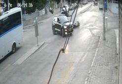 İzmir'de korkunç kaza: Motosikletliye çarpan sürücü arkasına bakmadan hızla uzaklaştı!