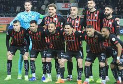 Çorum FK'yı Süper Lig'e çıkaran 2 yıldızını birden kapıya koydu