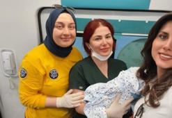 Şırnak'ta hastaneye sevk edilen hamile kadın ambulansta doğum yaptı