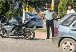 Motosiklet hafif ticari araca arkadan çarptı