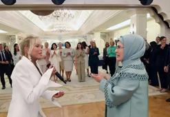 Süperstar şarkılarını First Lady'ler için söyledi