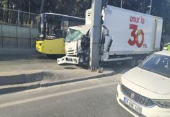 Bahçelievler'de kamyonet direğe çarptı: D-100'de korkunç kaza