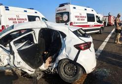 Ticari araçla otomobilin çarpıştığı kazada 2 kişi öldü
