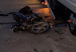 Motosiklet ile kamyonet çarpıştı 1 kişi hayatını kaybetti