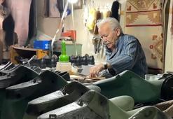 Dokuz yaşında çırak olarak başladığı mesleğini 63 yıldır aşkla sürdürüyor