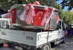 100 bin 60 adet baklalı dolmanın pişirileceği dev kazan iş makinesiyle taşındı