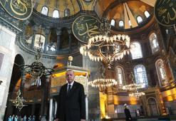 Cumhurbaşkanı Erdoğan eserin takdim metnini yazdı: Ayasofya-i Kebir Camii çağ açıp çağ kapatan kutlu fethin zafer nişânesidir
