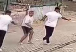 Önce yumrukladı, sonra iki bacağından vurdu: O anlar kamerada