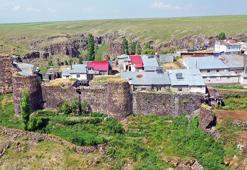 Kars'ta zaman bu köyde durmuş gibi: Asırlık surların içinde yaşam sürüyor! 'Dünyada çok az örneği var'