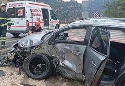 Isparta-Antalya kara yolunda pikap ile otomobil çarpıştı