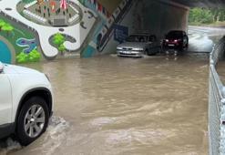 Kocaeli'de sağanak hayatı durdurdu: Alt geçit suyla doldu