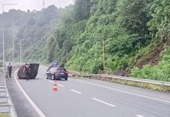 Rize'de korkutan anlar: Dev kayalar Karadeniz Sahil Yolu'na düştü!