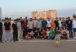Kızıltepe'de köy işleri bitiyor, file kuruluyor: Toprak sahasında voleybol tutkusu...