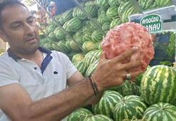 Emet'teki manavın eliyle karpuz soyma videosu sosyal medyada viral oldu