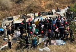 Yolcu otobüsü şarampole yuvarlandı 25 kişi hayatını kaybetti