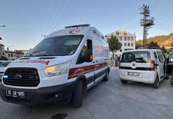 Hafif ticari araç ile motosiklet çarpıştı: 1'i ağır 2 yaralı