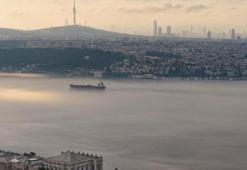 Megakenti sis kapladı: İstanbul Boğazı’nda deniz ulaşımına sis engeli!