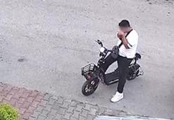 Elindeki yavru kediyi önce öptü, sonra boğdu