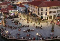 Ayvalık'ta tarihi Gümrük Meydanı görkemli bir törenle hizmete girdi