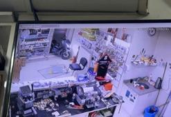 Eskişehir'de kaza sonrası güvenlik kamerası izlenirken bıçaklı kavga!