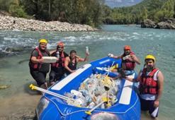 Köprülü Kanyon'da yaz mevsiminde çöplüğe döndü: Raftingçiler topladı