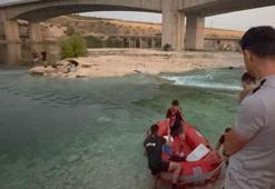 Fırat Nehri'nin su seviyesi yükseldi 10 kişi mahsur kaldı