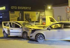 İki otomobil çarpıştığı kazada 2’si çocuk 4 kişi yaralandı