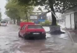 Meteoroloji uyarmıştı! Samsun’da kuvvetli sağanak sonrası yollar göle döndü